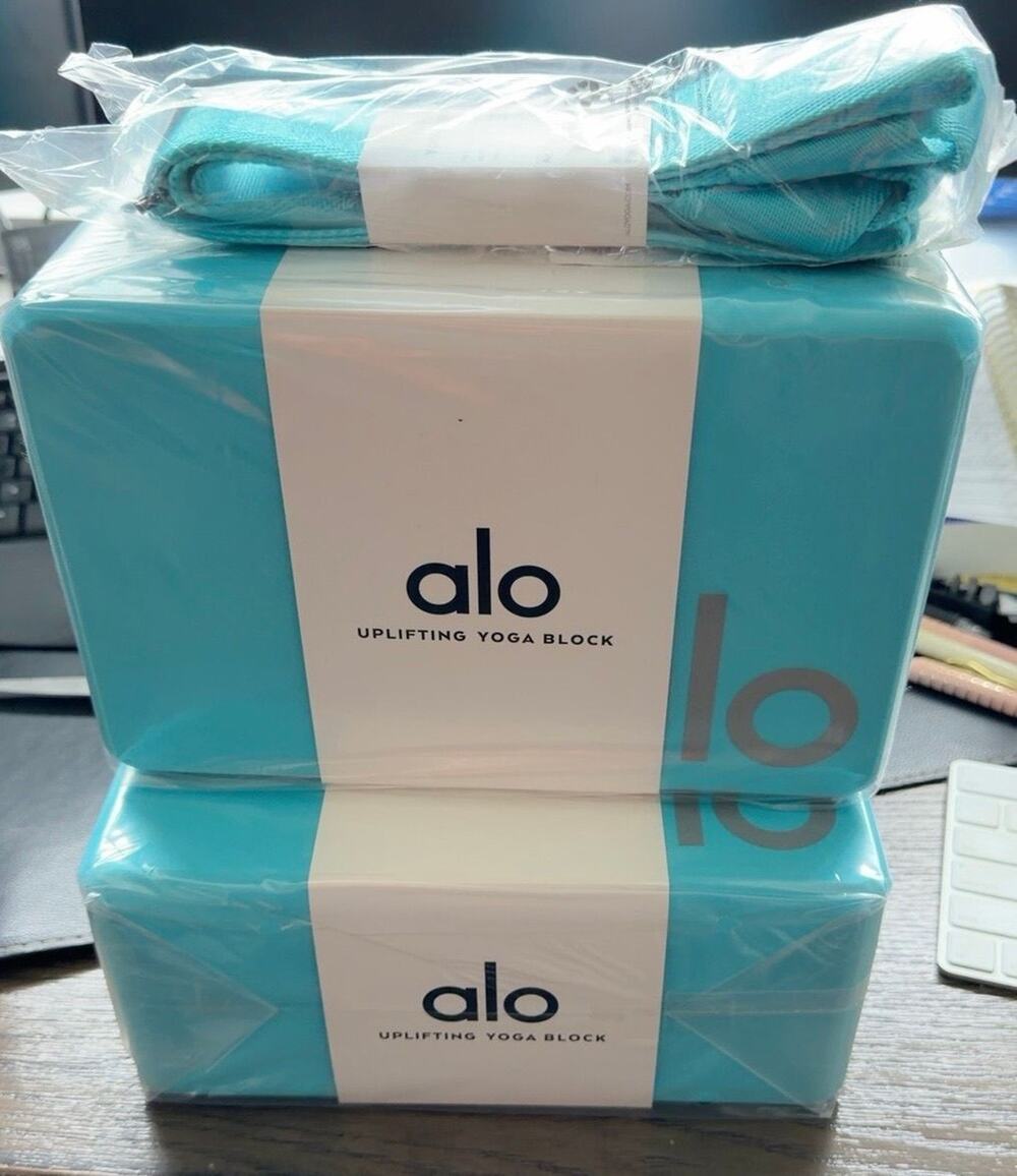 ALO Yoga Uplifting Blocks Set of 2 + Yoga Strap Aqua Blue NEW